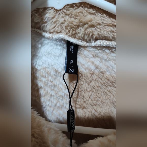 Zaful Cropped teddy coat - Picture 3 of 5